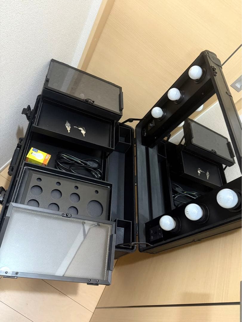 プロ用　持ち運び式　メイクボックス　キャリーケース　ブラック　女優ミラー