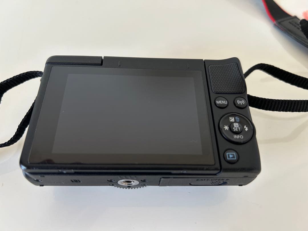 Canon EOS M100 ダブルレンズキット　ブラック