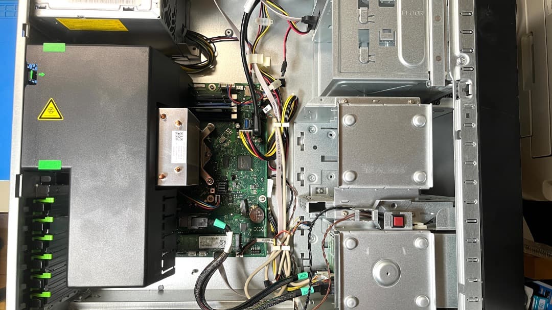 富士通Server PRIMERGY TX1330 M4 Xeon E-2124