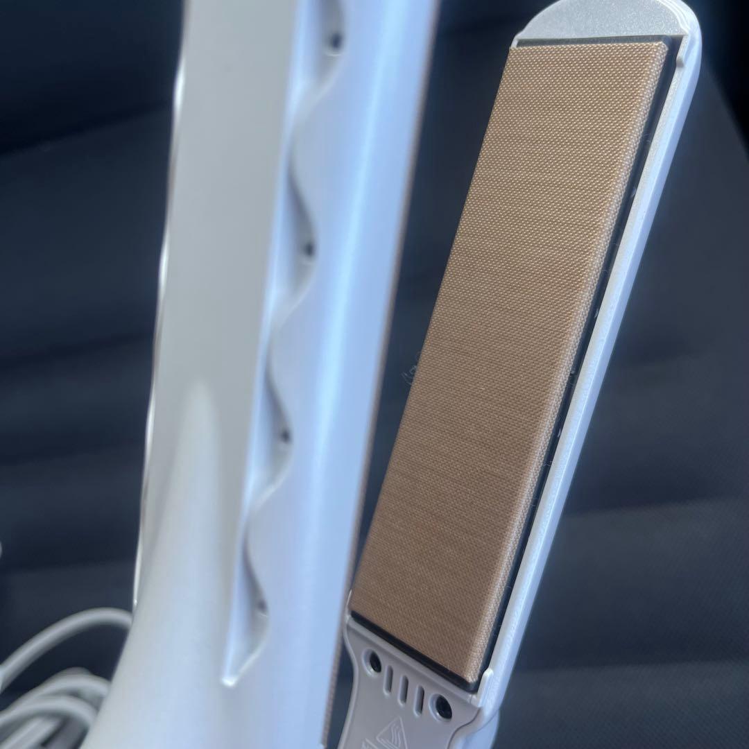 美品 KINUJO ストレートヘアアイロン ホワイト LM125 シリアルあり