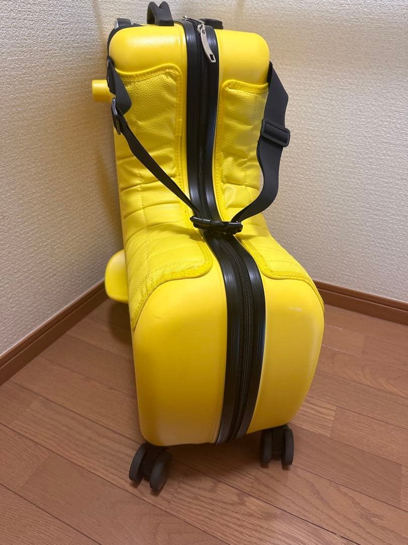 乗れるスーツケース　イエロー　クッション付き