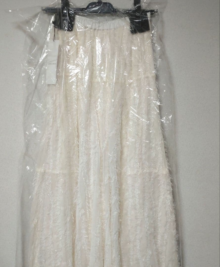完売 新品タグ付 ココディール ウェーブフラッフィーフレアスカート オフホワイト