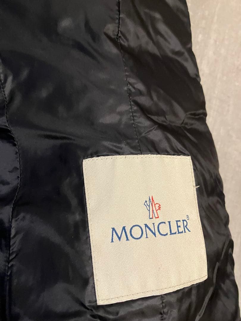 Moncler モンクレール　ダウンコート　難あり