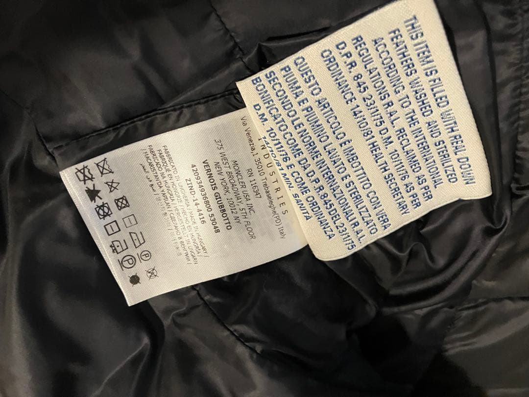 Moncler モンクレール　ダウンコート　難あり