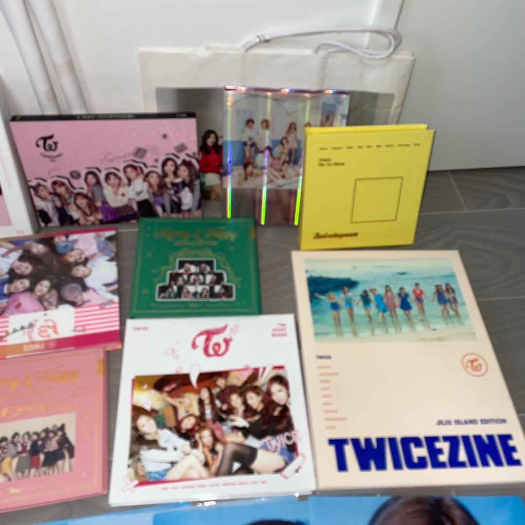TWICE まとめ売り　トレカ　アルバム　cd ファイル　缶バッチ　ペンライト