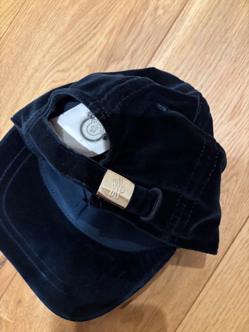 MONCLER ネイビー ベルベットキャップ