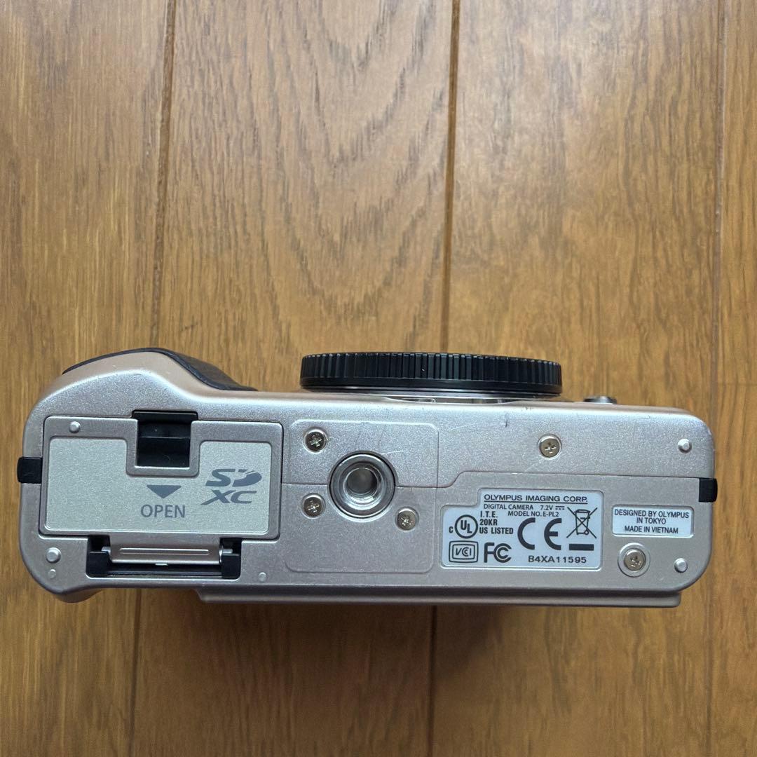 OLYMPUS ミラーレスカメラ(E-PL2)本体、レンズ2個と付属品