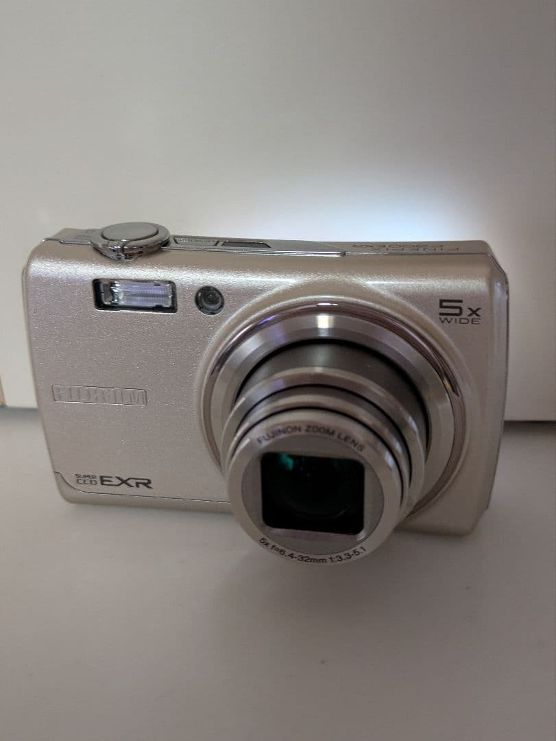FUJIFILM FIＮEPIX F200 EXR コンパクトデジタルカメラ