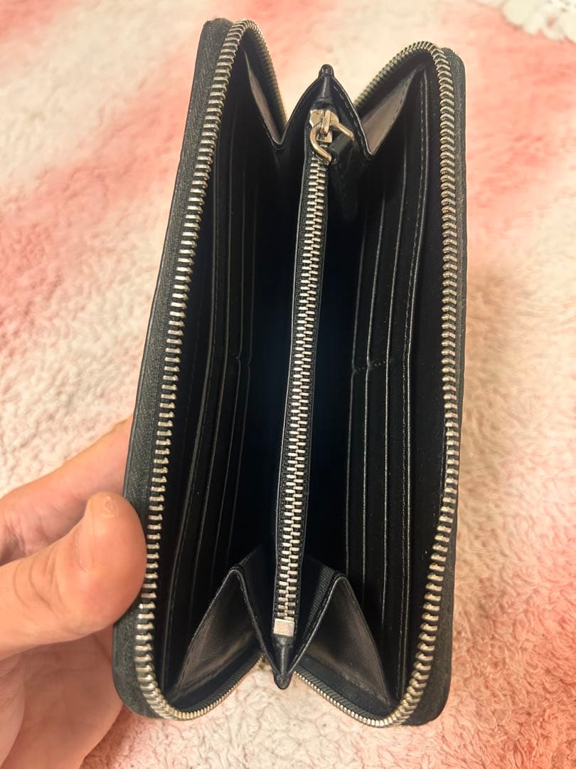 ブラックレザー長財布