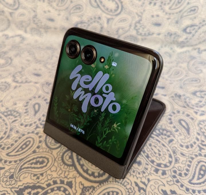 美品！Motorola razr 50 ☆おまけ付き☆