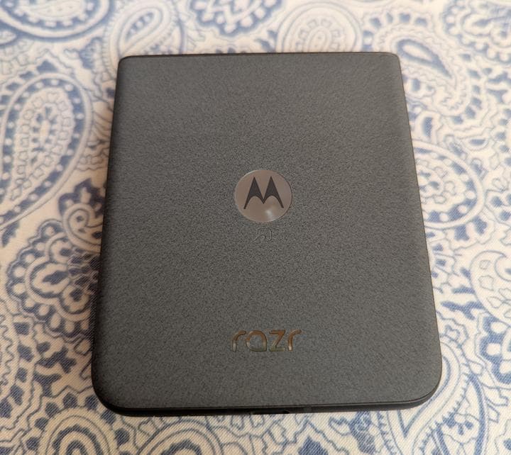 美品！Motorola razr 50 ☆おまけ付き☆