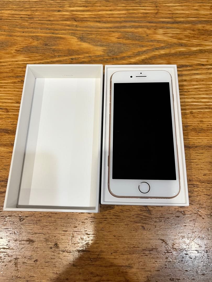 Apple iPhone 8 ゴールド 本体　箱はSE2？