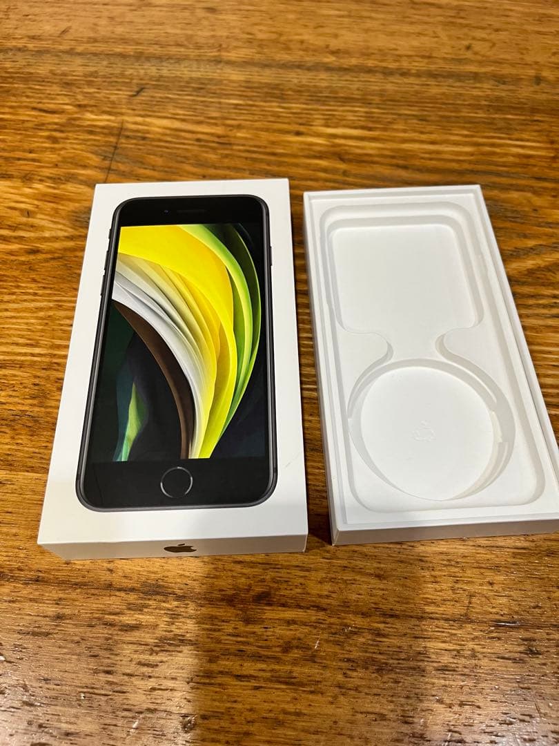 Apple iPhone 8 ゴールド 本体　箱はSE2？