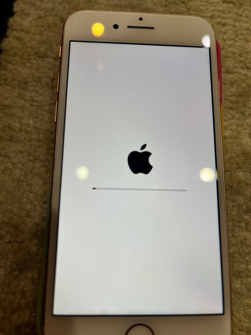 Apple iPhone 8 ゴールド 本体　箱はSE2？