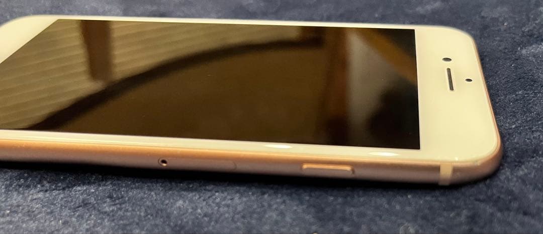 Apple iPhone 8 ゴールド 本体　箱はSE2？