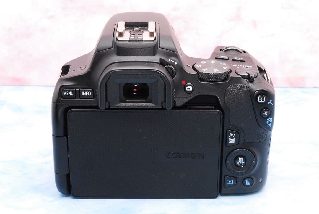 キャノン Kiss X10☆一眼レフカメラ☆単焦点＆標準＆超望遠☆バッグ付