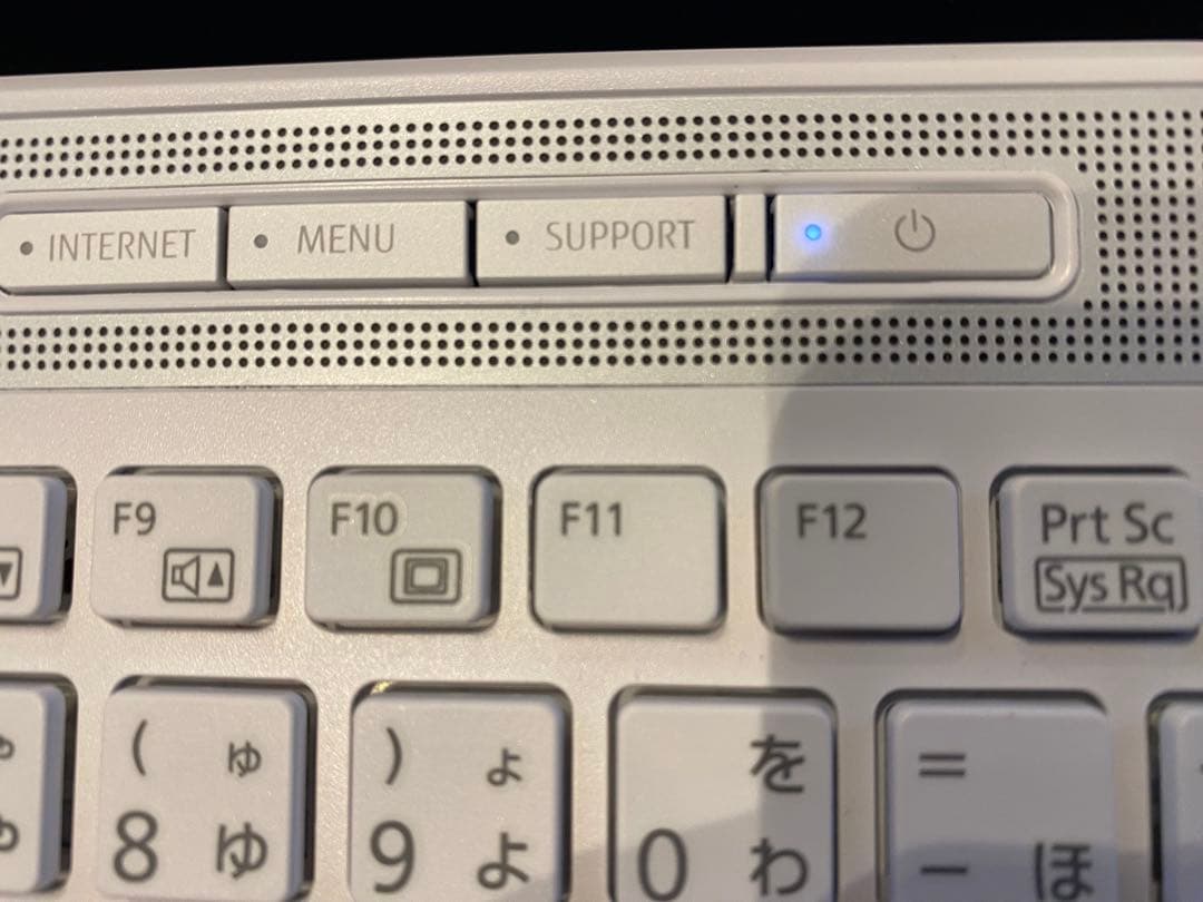 中古　LIFEBOOK AH50/E1 FMVA50E1W プレミアムホワイト