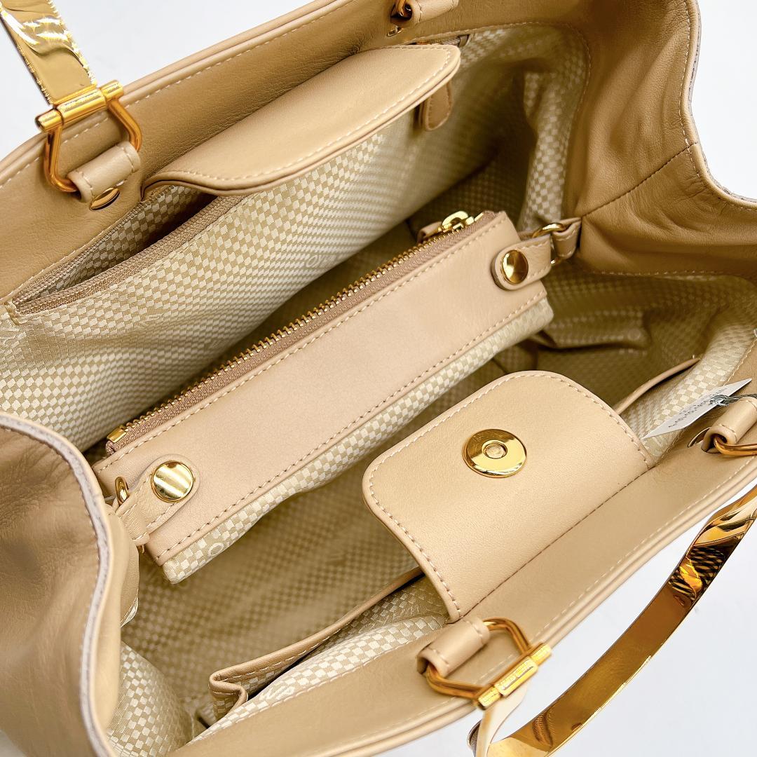 極美品WAKO ゴールドハンドル ハンドバッグ タッセル レザー f557