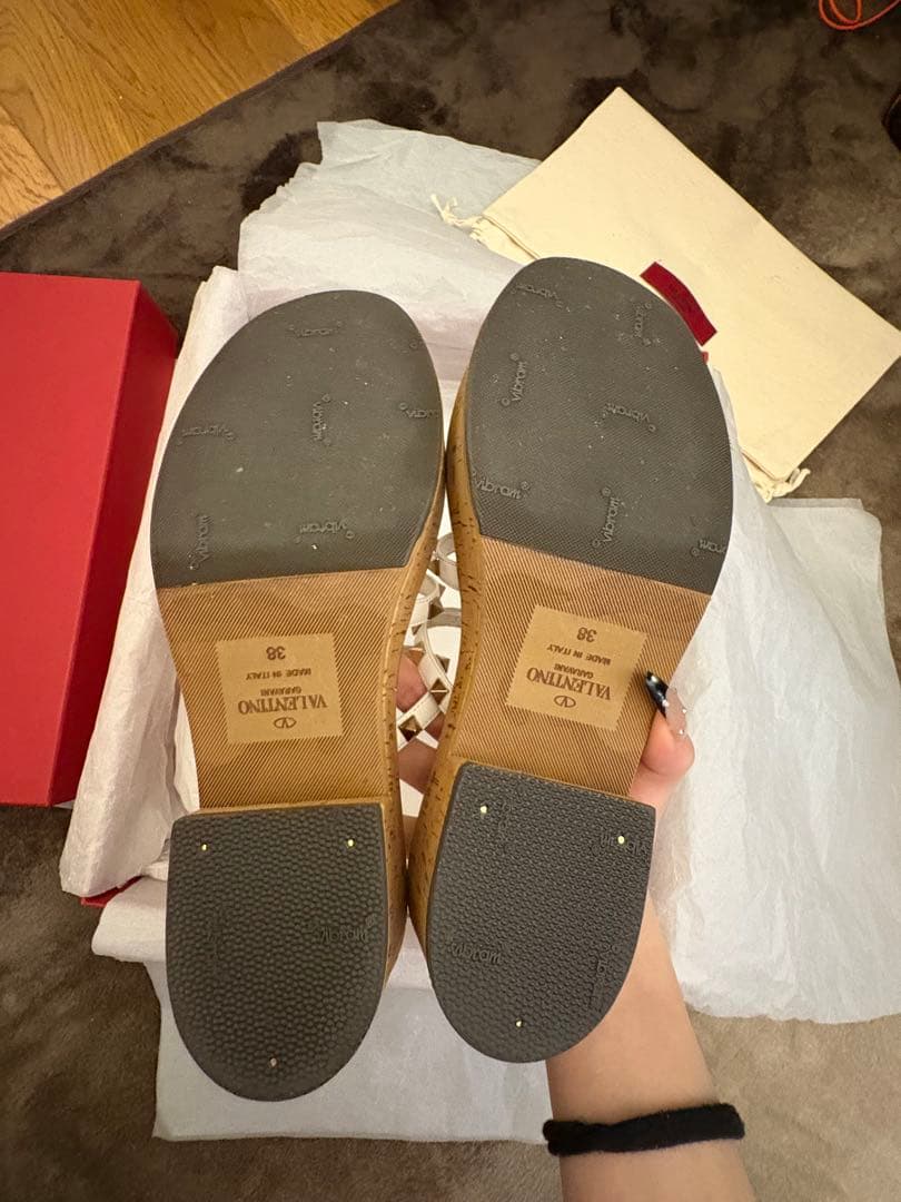 【イーピン】Valentino ホワイトサンダル