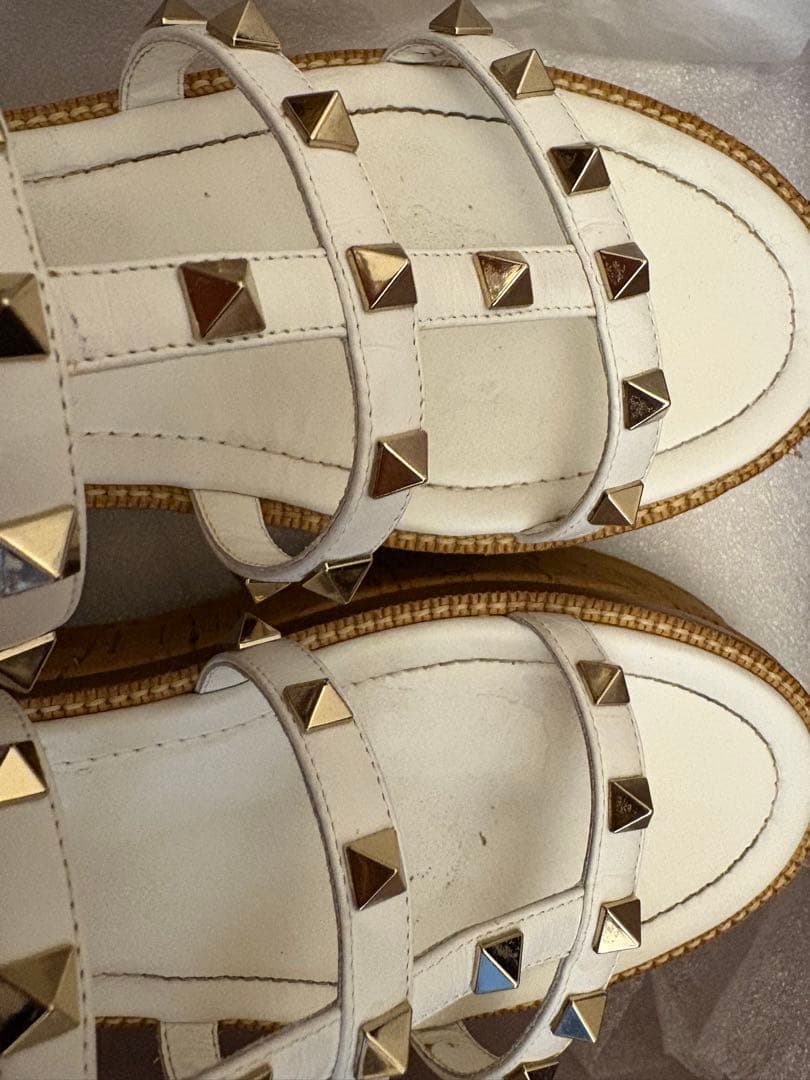 【イーピン】Valentino ホワイトサンダル