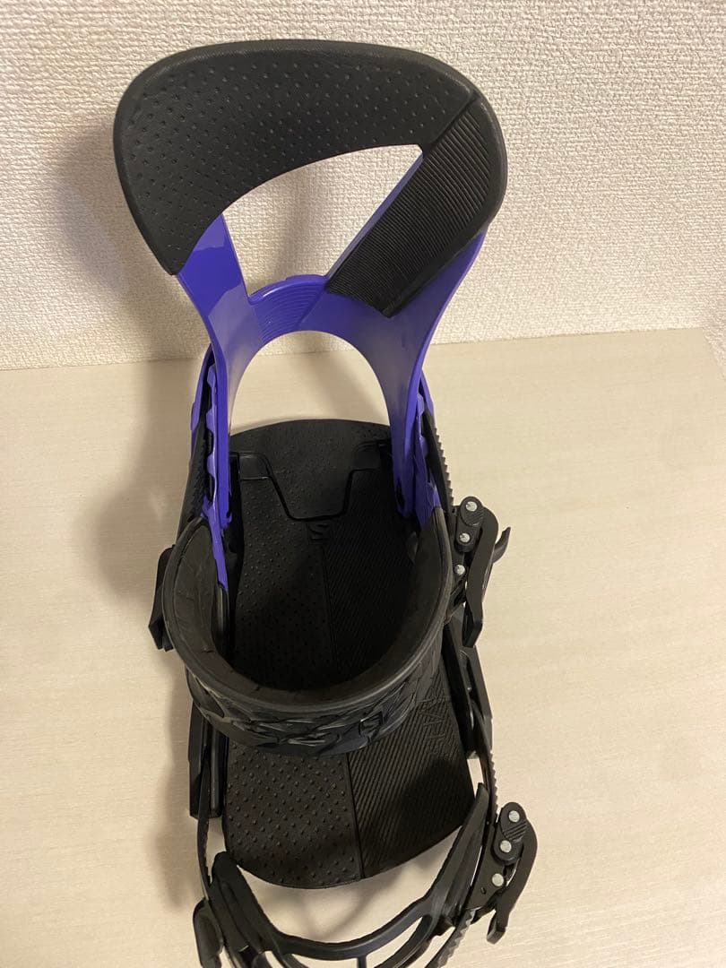 美品　SALOMON HOLOGRAM サロモン　ホログラム M 22-23