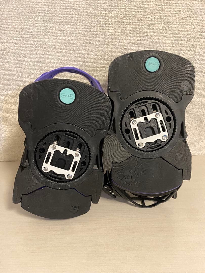 美品　SALOMON HOLOGRAM サロモン　ホログラム M 22-23