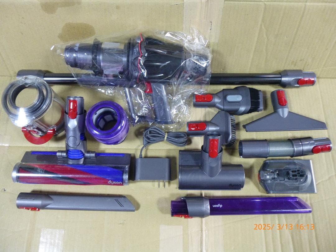 タイムセール開催中　めちゃ安　ダイソンSV18　新品ボディ本体と良品周辺パーツ