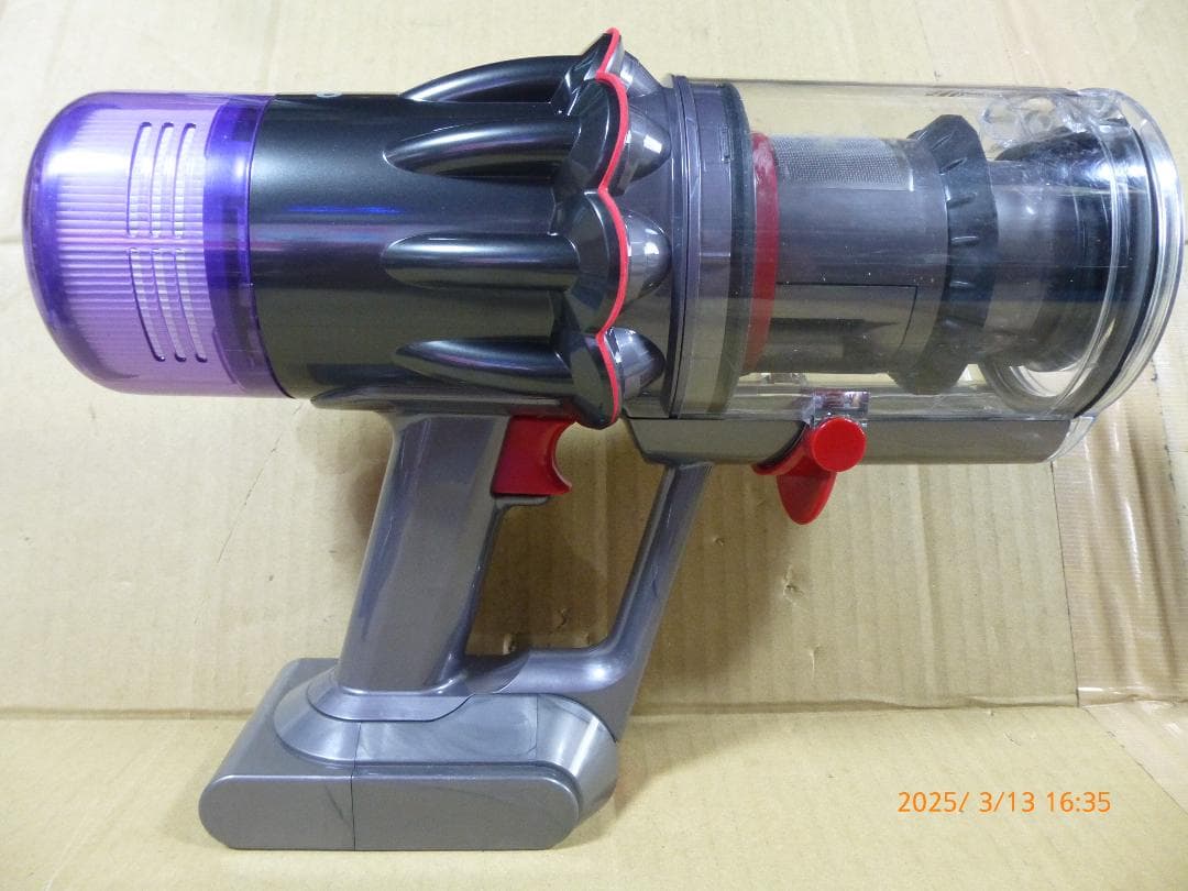 タイムセール開催中　めちゃ安　ダイソンSV18　新品ボディ本体と良品周辺パーツ