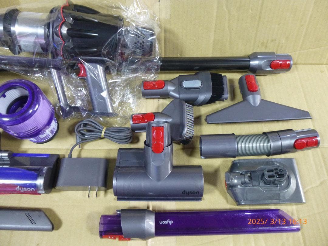 タイムセール開催中　めちゃ安　ダイソンSV18　新品ボディ本体と良品周辺パーツ