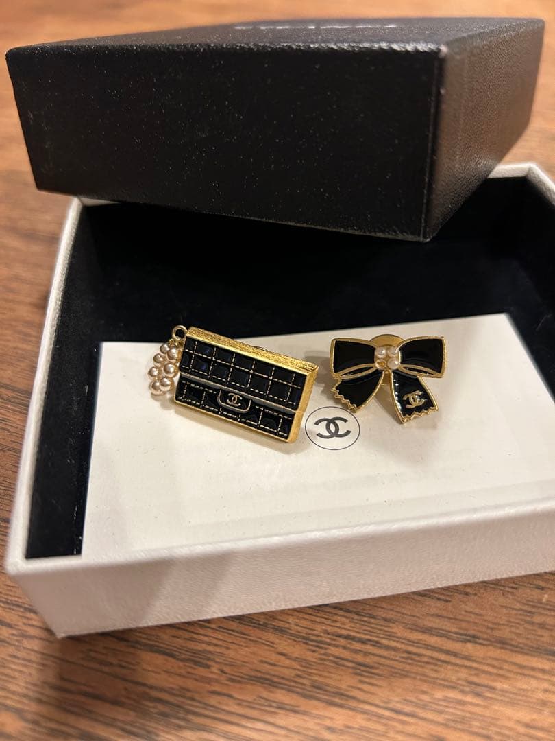 CHANELピンブローチ2つセット