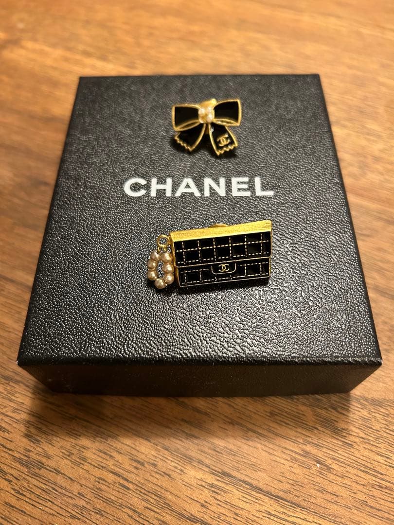 CHANELピンブローチ2つセット