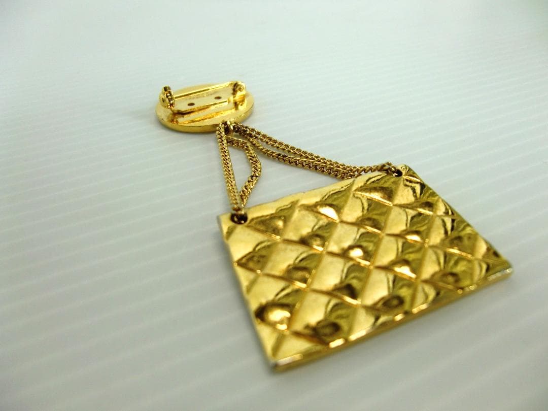 ★CHANEL ブローチ シャネル マトラッセブローチ ゴールドカラー
