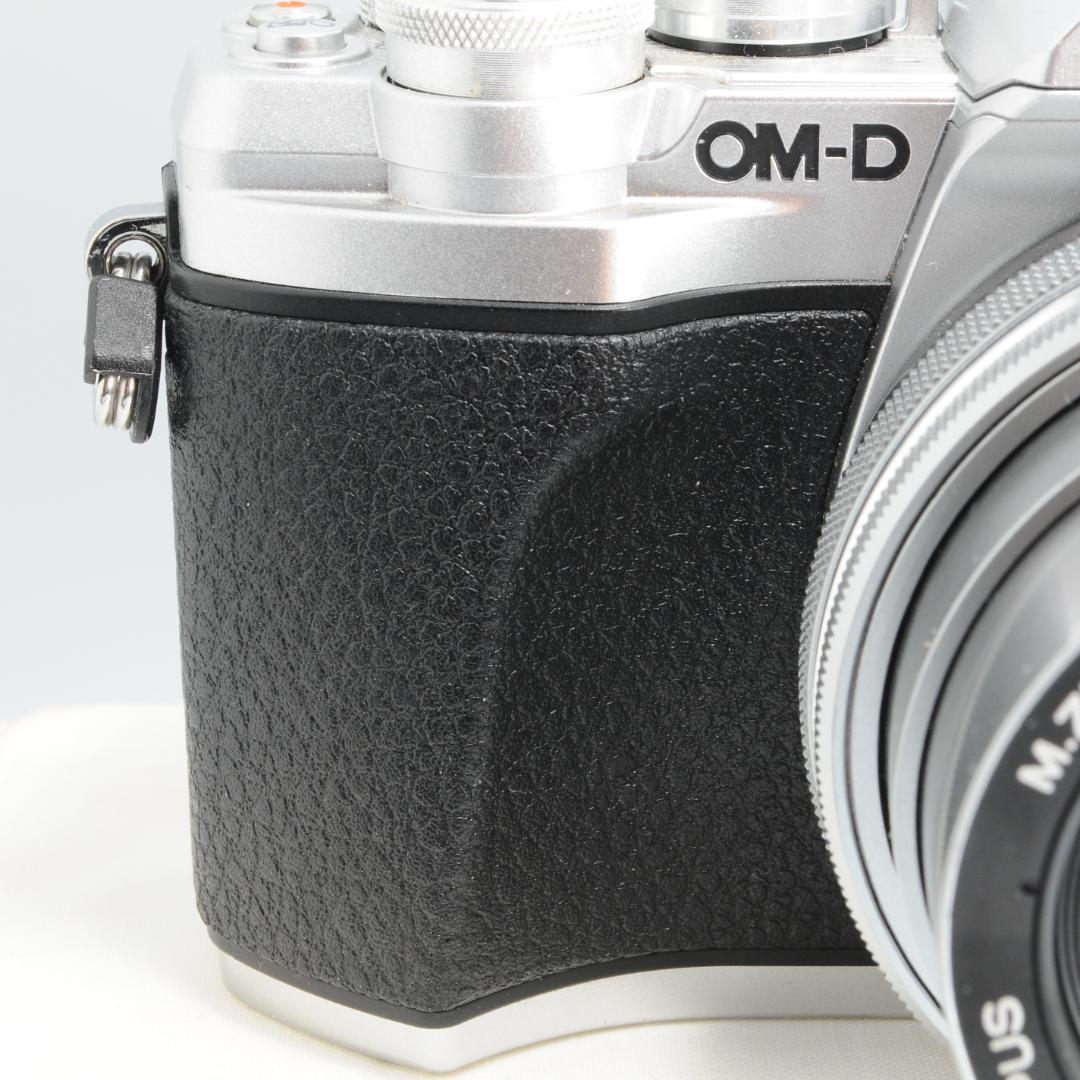 ★美品★OLYMPUS OM-D E-M10 Mark Ⅲ ダブルレンズキット