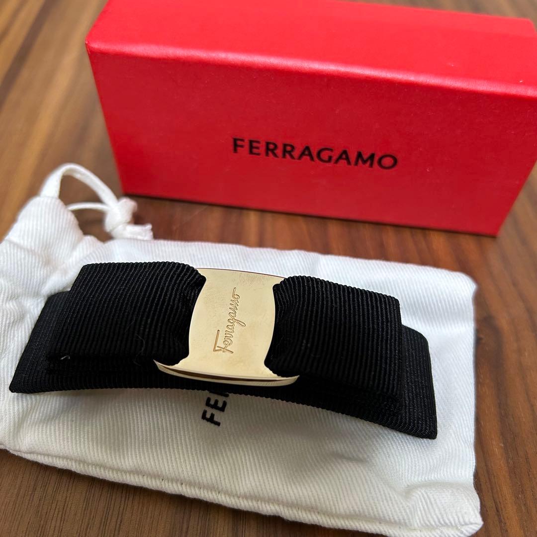 FERRAGAMO ブラック リボン バレッタ