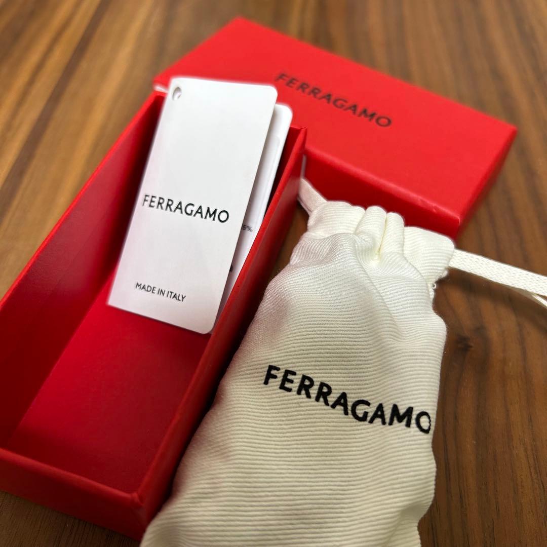 FERRAGAMO ブラック リボン バレッタ