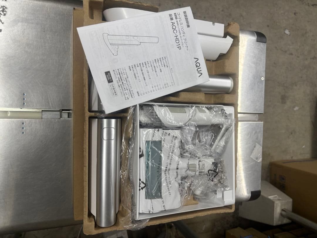 リファビッシュ品☆極美品AQUA コードレスハンディクリーナーAQC-HD1A白