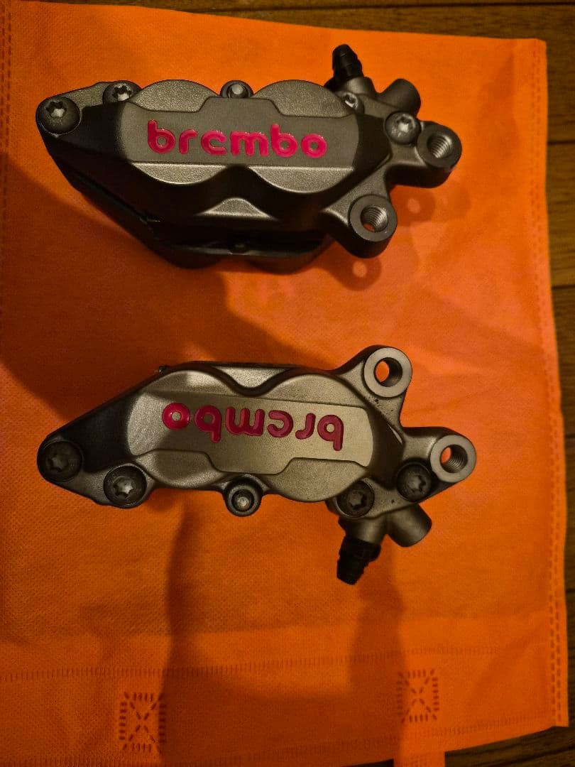 【美品】ブレンボ 4P キャスティングキャリパー 40mm 左右セットレッドロゴ