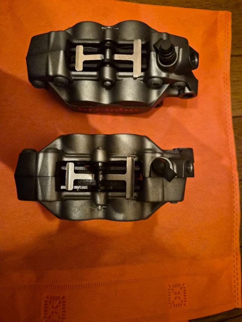 【美品】ブレンボ 4P キャスティングキャリパー 40mm 左右セットレッドロゴ