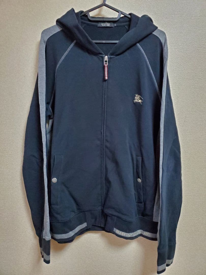 バーバリー　ブラックレーベル ホースマーク入り　ジップアップパーカー