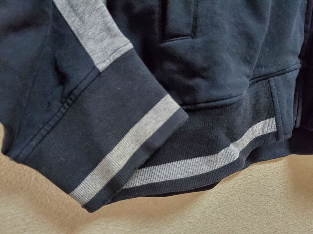 バーバリー　ブラックレーベル ホースマーク入り　ジップアップパーカー