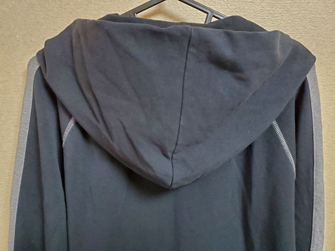 バーバリー　ブラックレーベル ホースマーク入り　ジップアップパーカー