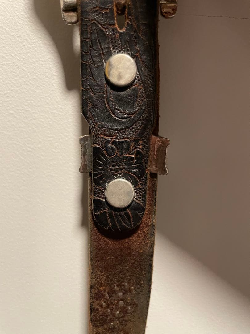 入手困難【15周年記念モデル】ターコイズ×スタッズ プンターレ型押しレザーベルト