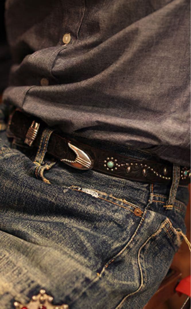 入手困難【15周年記念モデル】ターコイズ×スタッズ プンターレ型押しレザーベルト