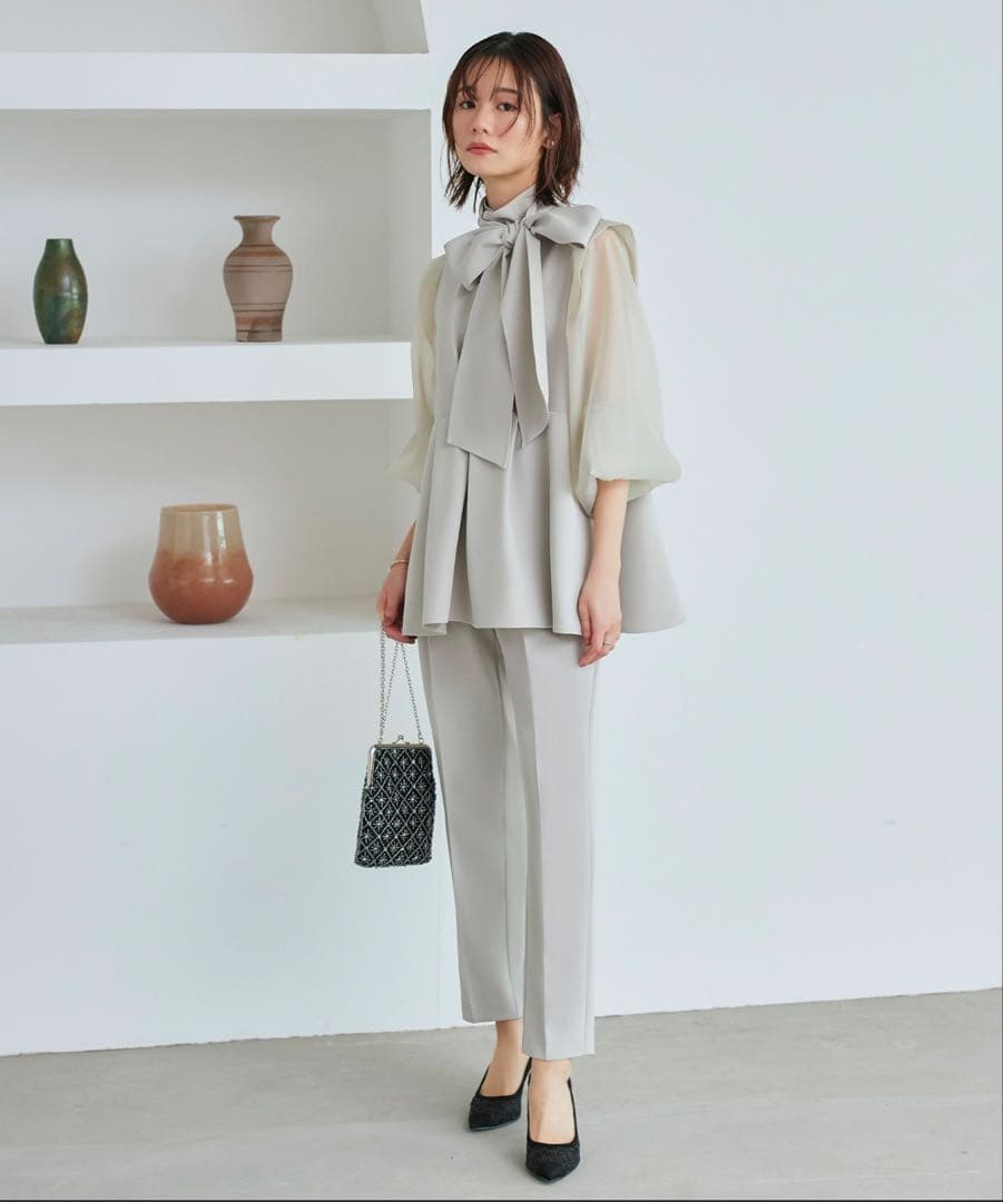 未使用近　オーガンジースリーブタックフレアトップステーパードパンツ　LL