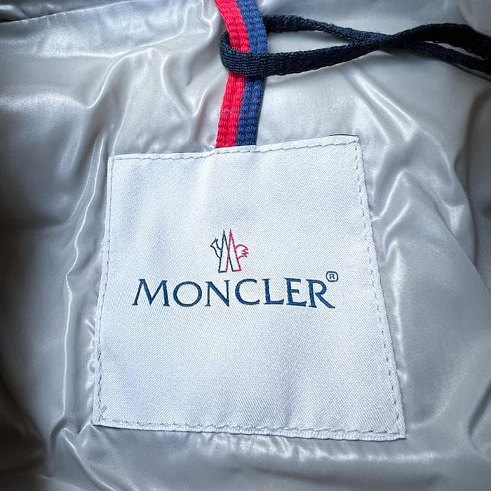 で*ん様 モンクレールのダウンコート　ロングダウン　未使用　保管時の汚れ少々