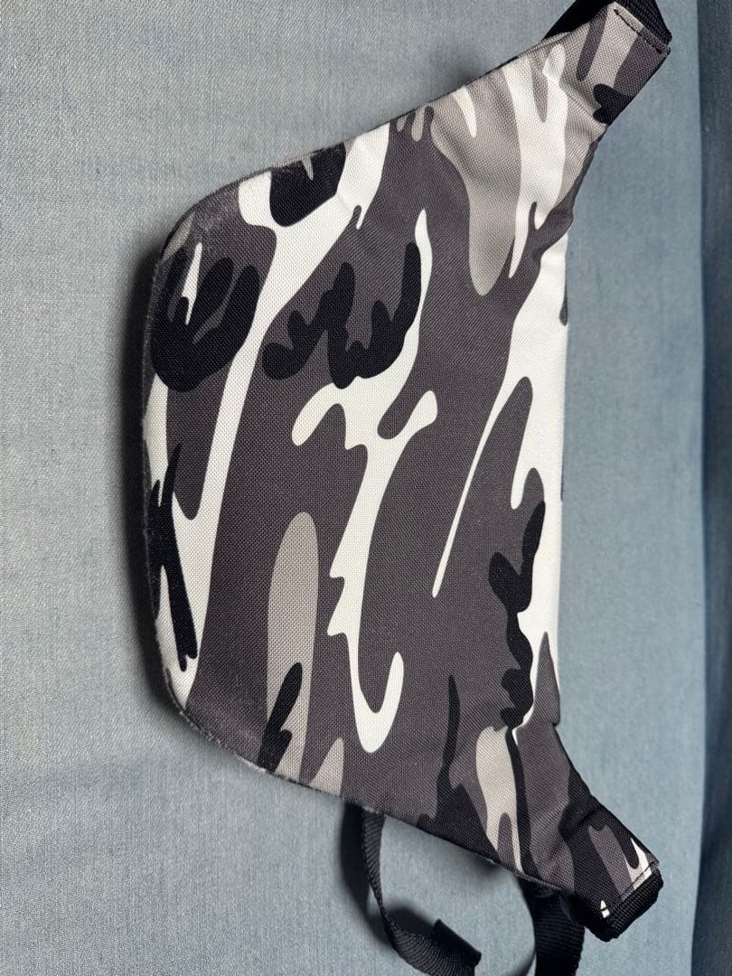 BALENCIAGA 迷彩 ボディバッグ