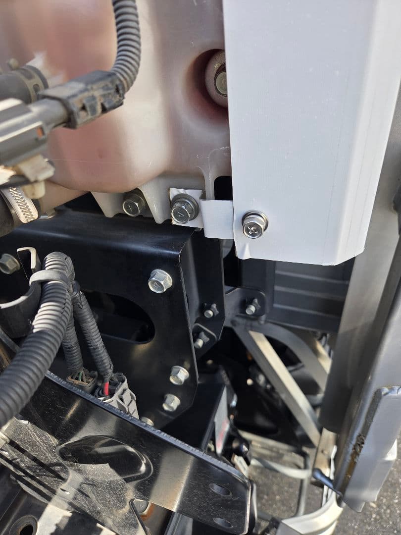 17スーパーグレート等　トレーラー　ダンプ等　サブタンクカバー