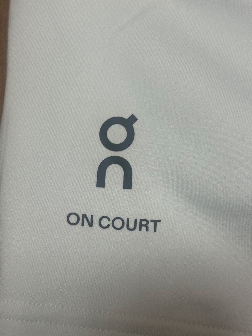 ON COURT ホワイト テニスショートパンツ　海外Sサイズ