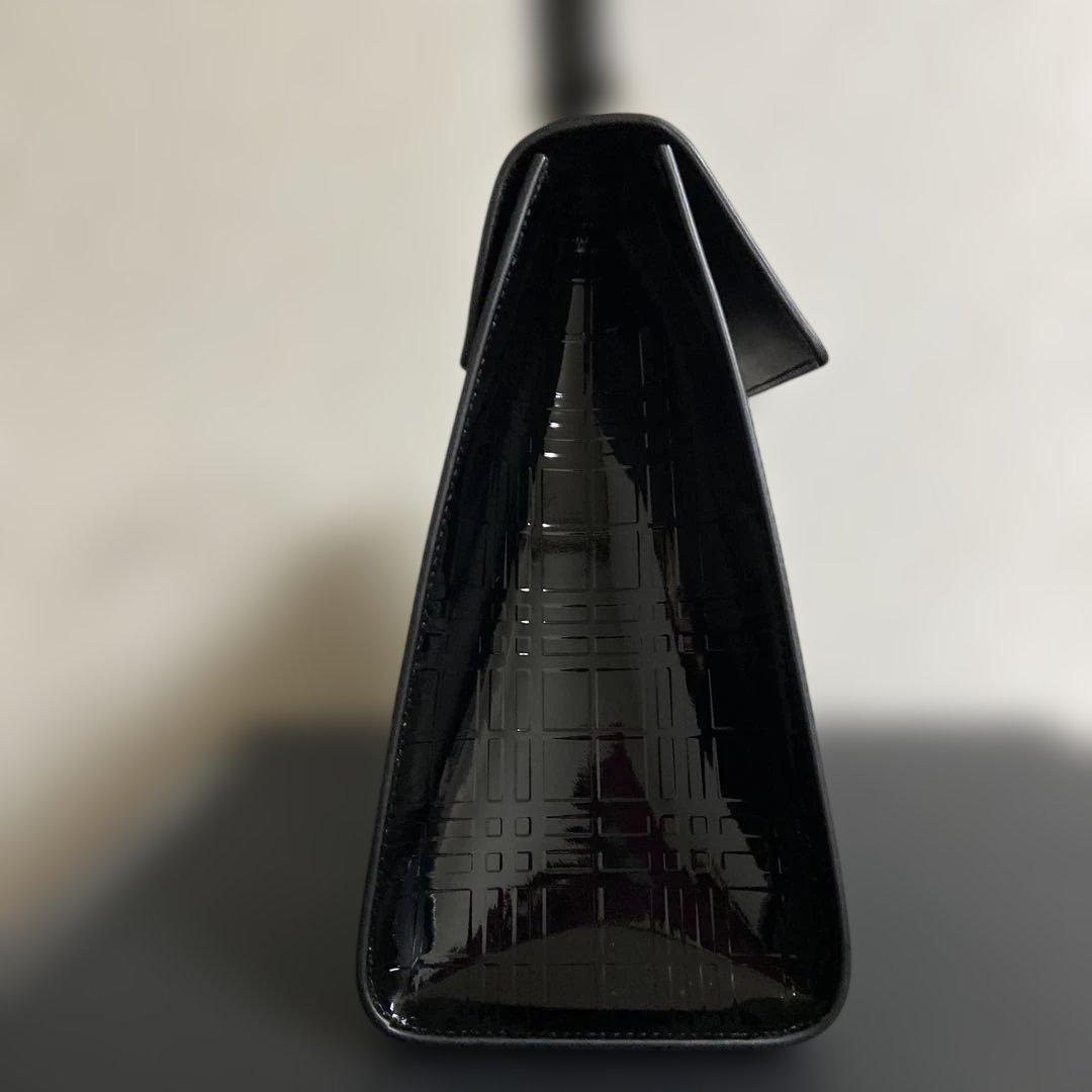 本日限定　新品　未使用品　バーバリー エナメル　黒　ハンドバッグ