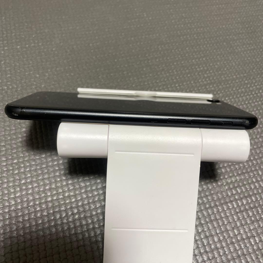 h*6様 iPhoneSE2 64g SIMフリー　中古ジャンク品　カバー付き